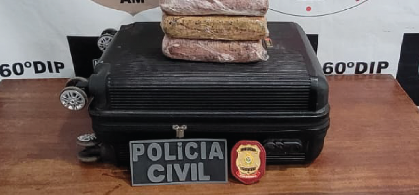 A Polícia Civil do Amazonas (PC-AM), por meio da 60ª Delegacia Interativa de Polícia (DIP) de Maraã, (a 634 quilômetros de Manaus), prendeu em flagrante no sábado (1º) Andres Marques dos Santos, de 38 anos, por tráfico de drogas. Ele estava em posse de três tabletes de maconha prensada do tipo skunk, avaliados em R$ 80 mil. A prisão foi efetuada na região central do município.