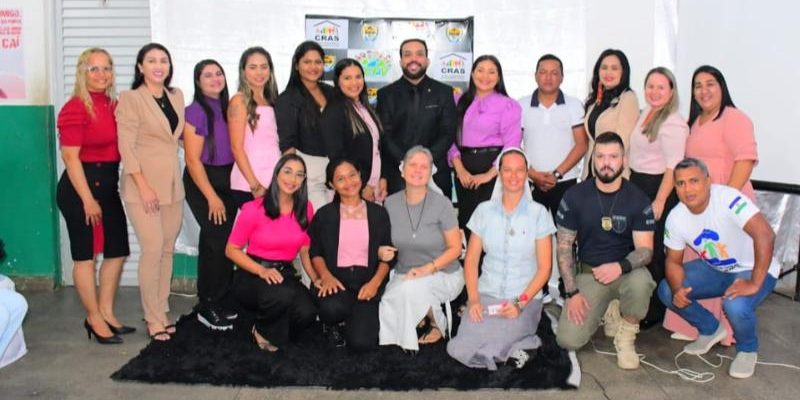 Na noite da última sexta-feira (14), o Ministério Público do Amazonas, em parceria com os Centros de Referência Especializados de Assistência Social (Creas) e de Referência de Assistência Social (Cras), juntamente com outros órgãos da rede de apoio para a proteção dos direitos das mulheres, promoveu, na cidade de Maraã, uma programação de palestras em alusão ao mês da mulher. A iniciativa, que faz parte dos projetos “Ninguém se cala” e “Mulher, seus direitos na palma da mão”, foi liderada pelo promotor de Justiça Marcos Túlio Pereira Correia Júnior, com a presença de representantes da Secretaria Municipal de Assistência Social.